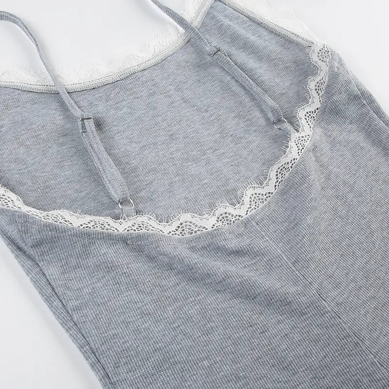 Versatile Fitted Jumpsuit: Casual Style with a Touch of Lace