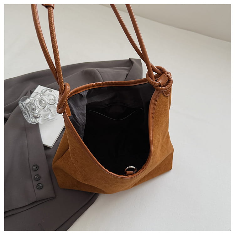 Matte retro women’s large capacity shoulder bag casual everyday tote with premium texture