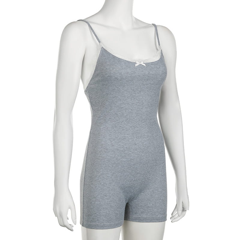 Versatile Fitted Jumpsuit: Casual Style with a Touch of Lace