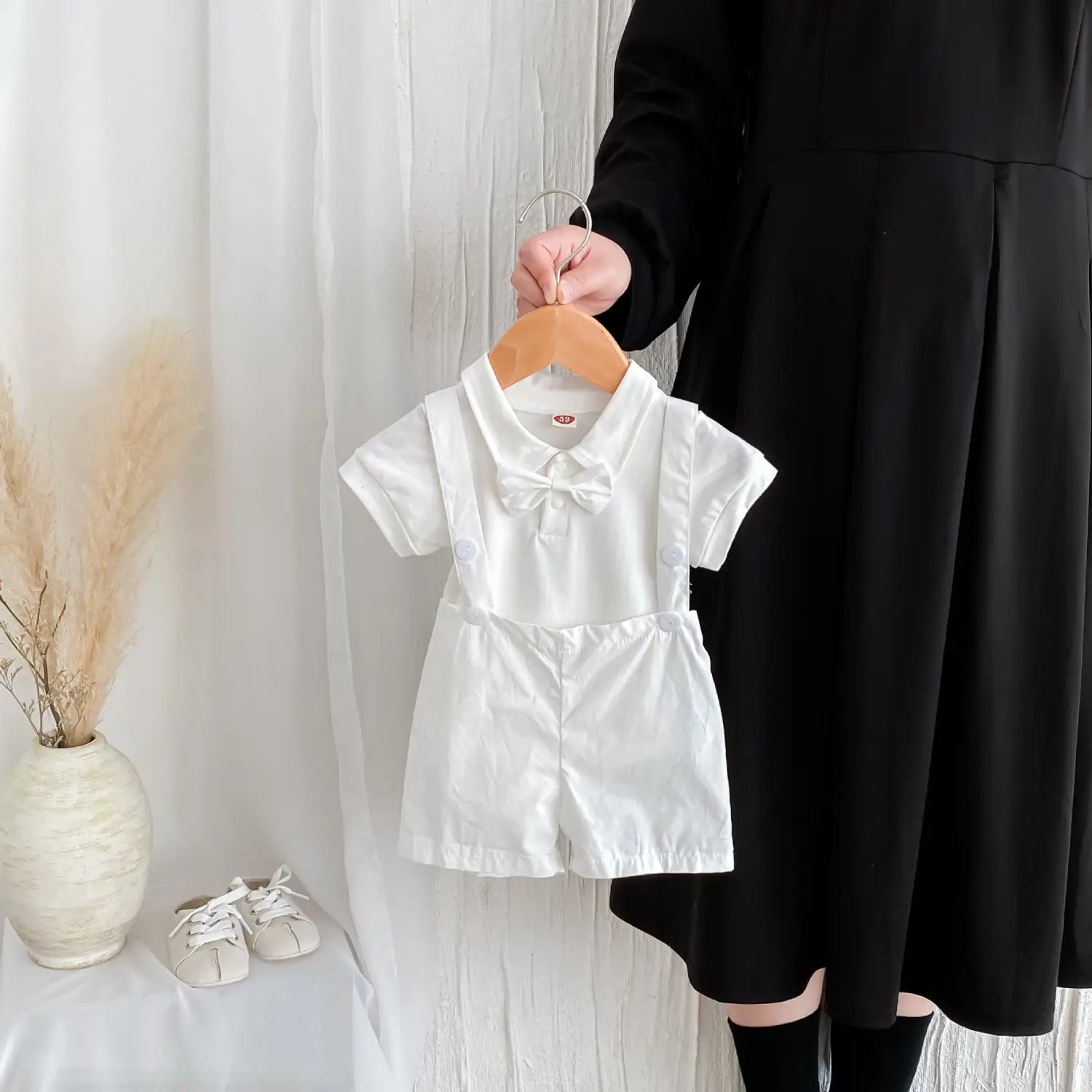 Summer baby hoodie tie suspender shorts two-piece set for gentlemen’s one month and one year old dress suspender pants