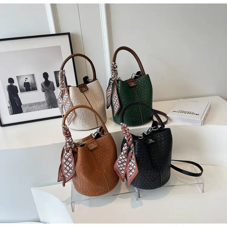 Handbag shoulder bag woven bucket bag