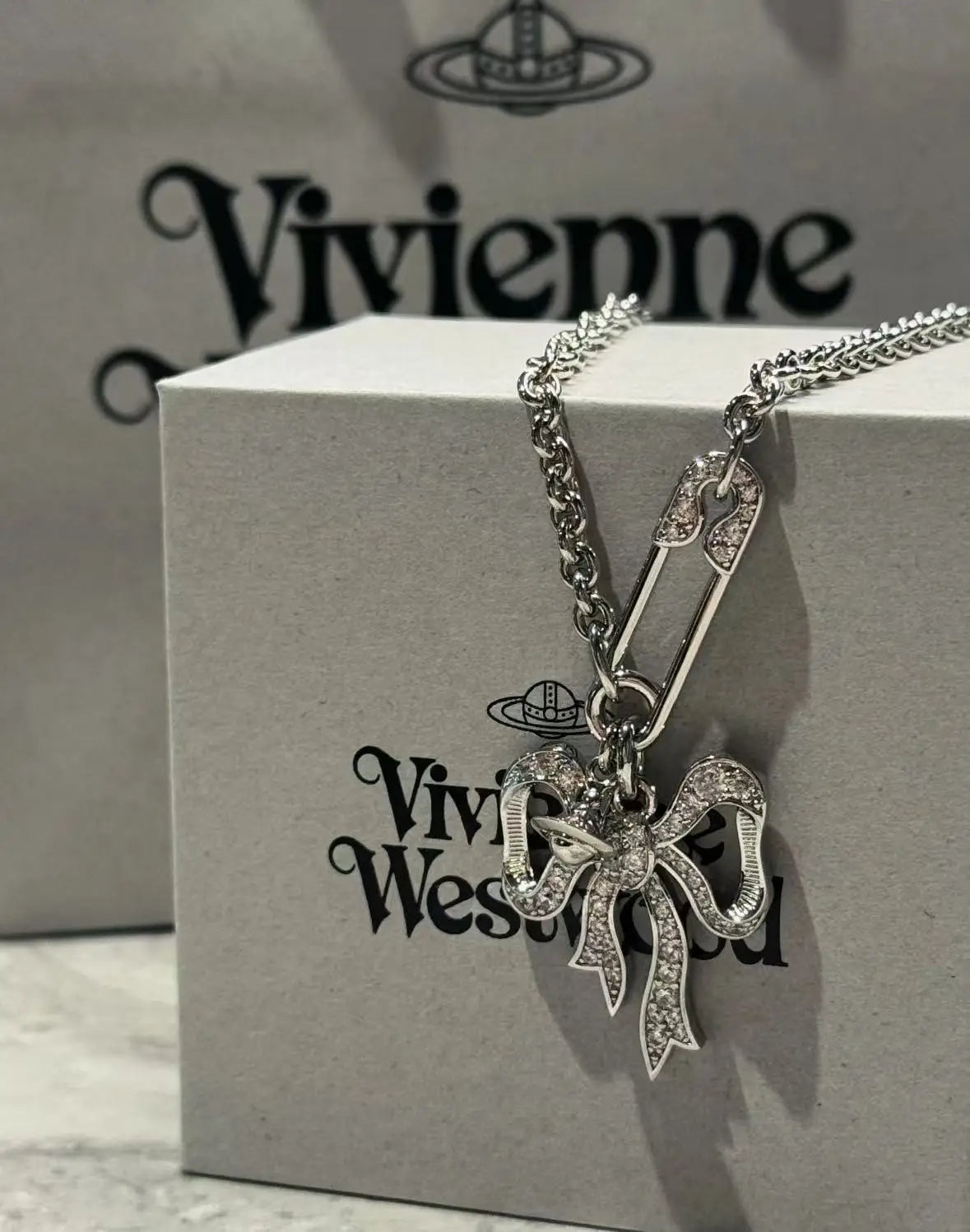 Bow chain necklace and earrings