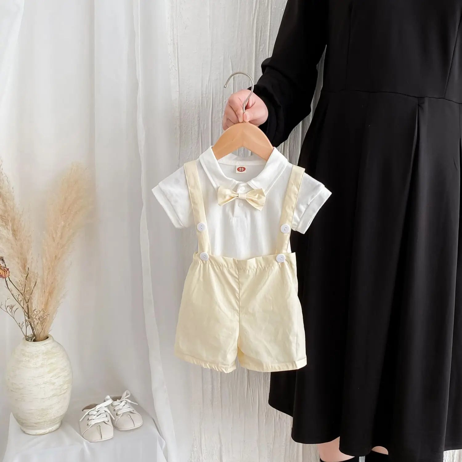 Summer baby hoodie tie suspender shorts two-piece set for gentlemen’s one month and one year old dress suspender pants