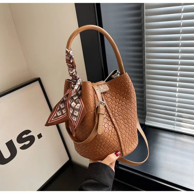 Handbag shoulder bag woven bucket bag
