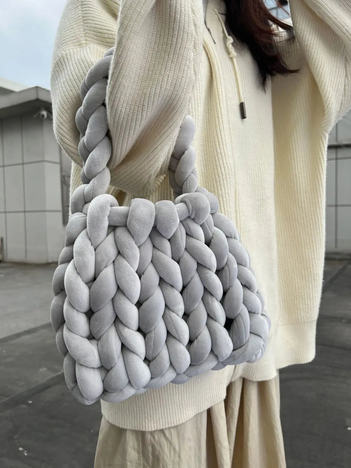 Diy hand woven crystal velvet core spun yarn woven hand-held mailman bag