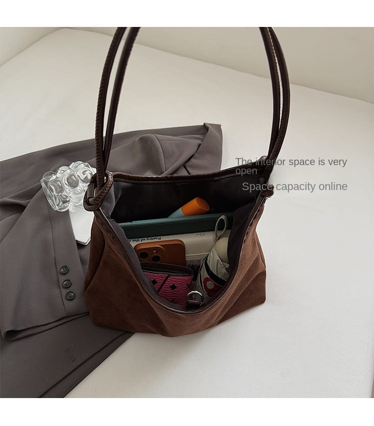 Matte retro women’s large capacity shoulder bag casual everyday tote with premium texture