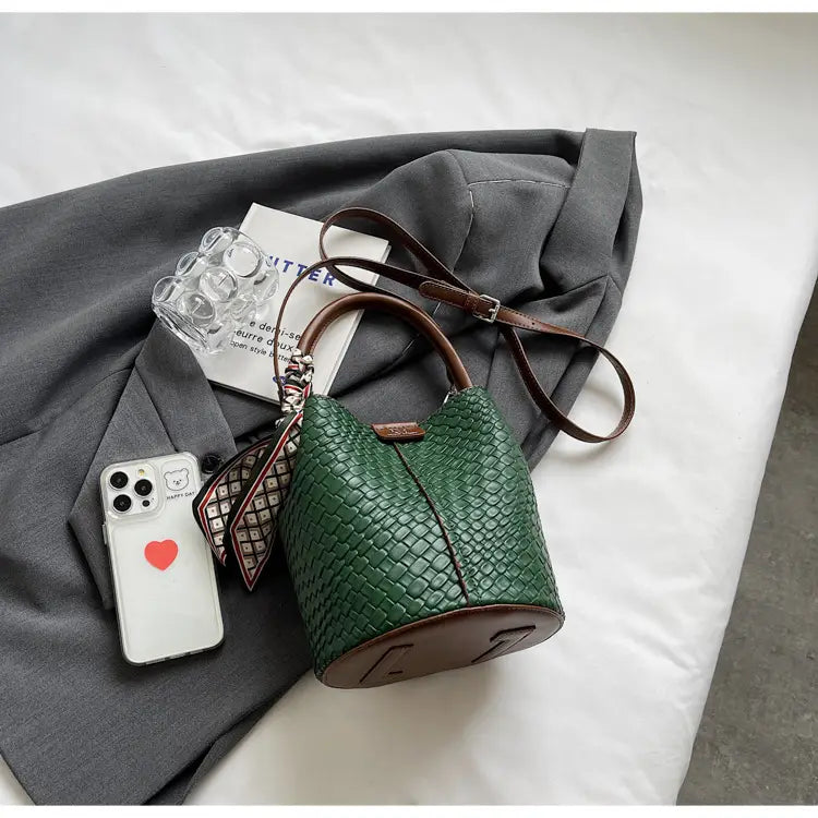 Handbag shoulder bag woven bucket bag
