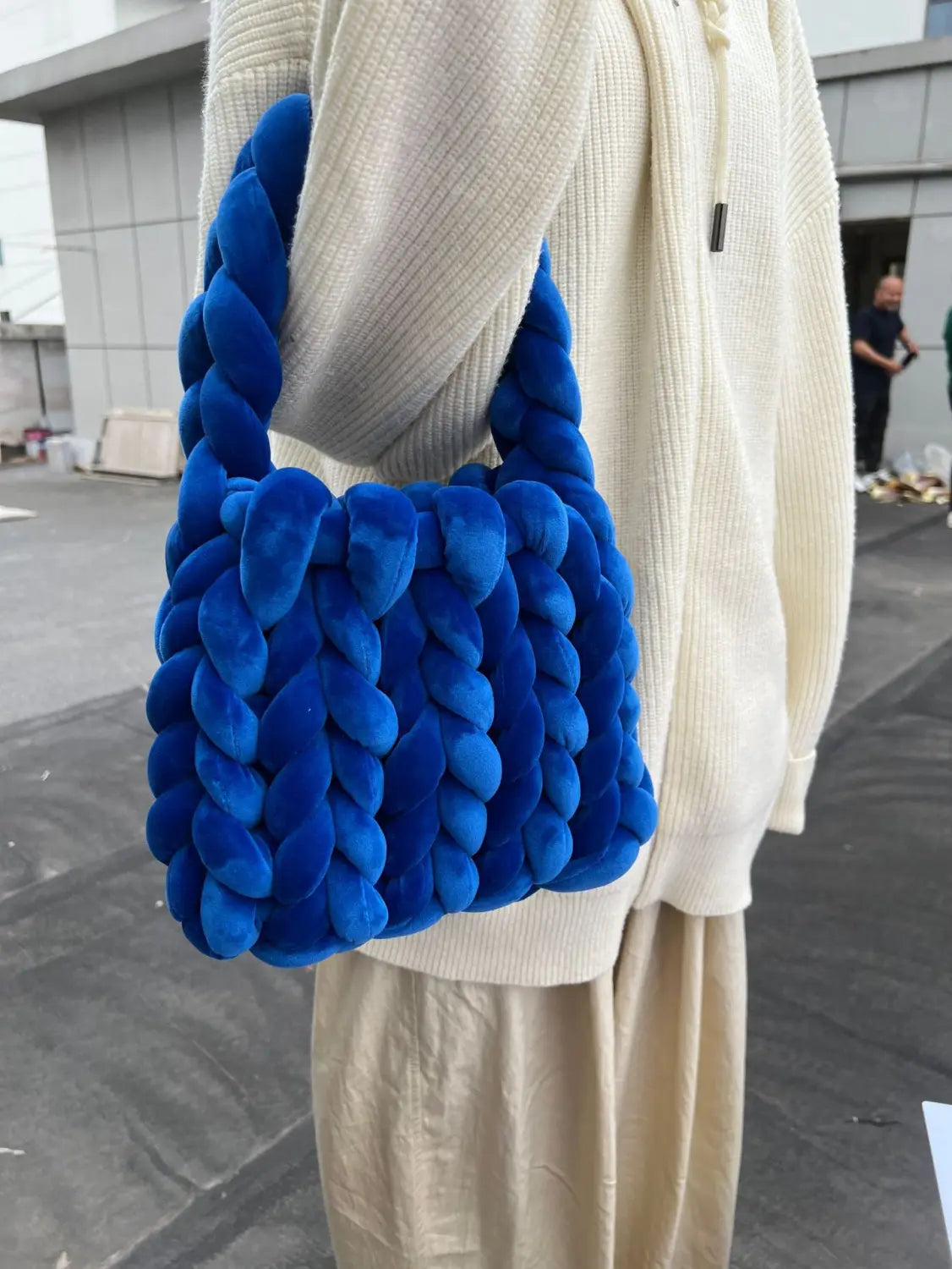 Diy hand woven crystal velvet core spun yarn woven hand-held mailman bag