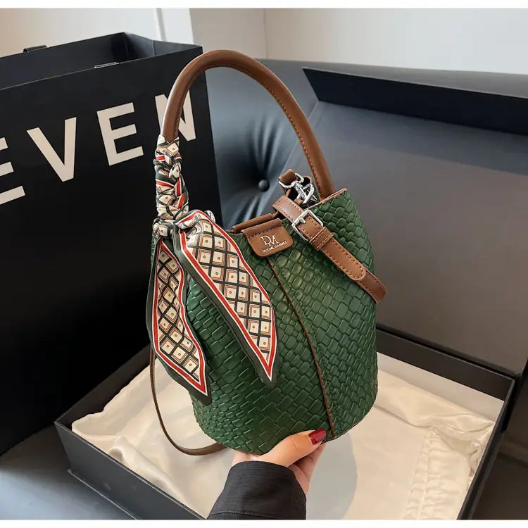 Handbag shoulder bag woven bucket bag