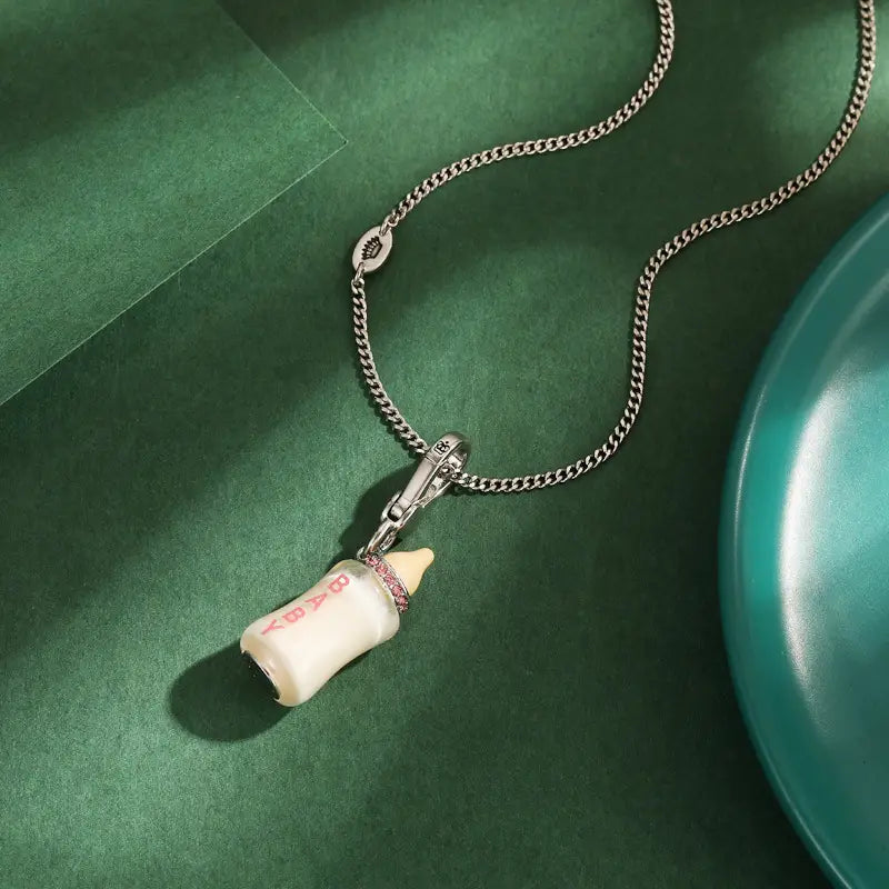 Collar con colgante de botella de poder con estampado de letras acrílicas, colgante de botella exquisito