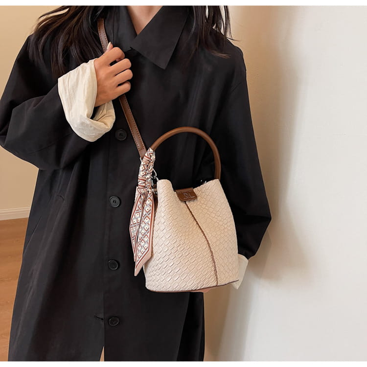 Handbag shoulder bag woven bucket bag
