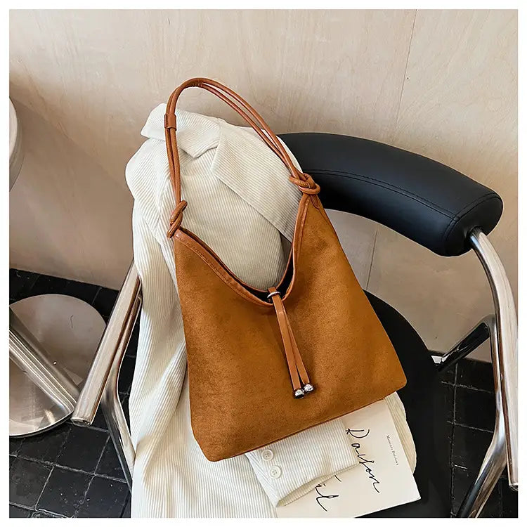 Matte retro women’s large capacity shoulder bag casual everyday tote with premium texture