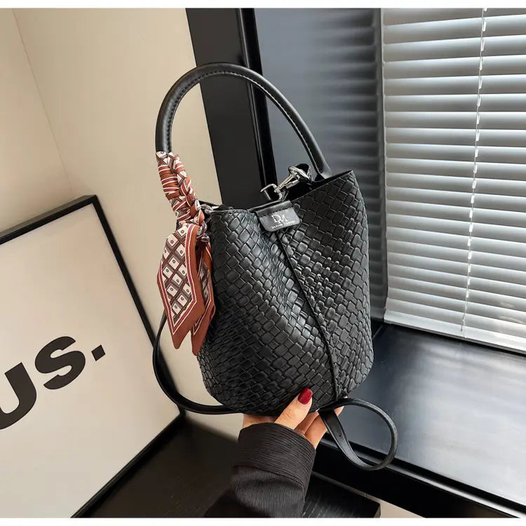 Handbag shoulder bag woven bucket bag