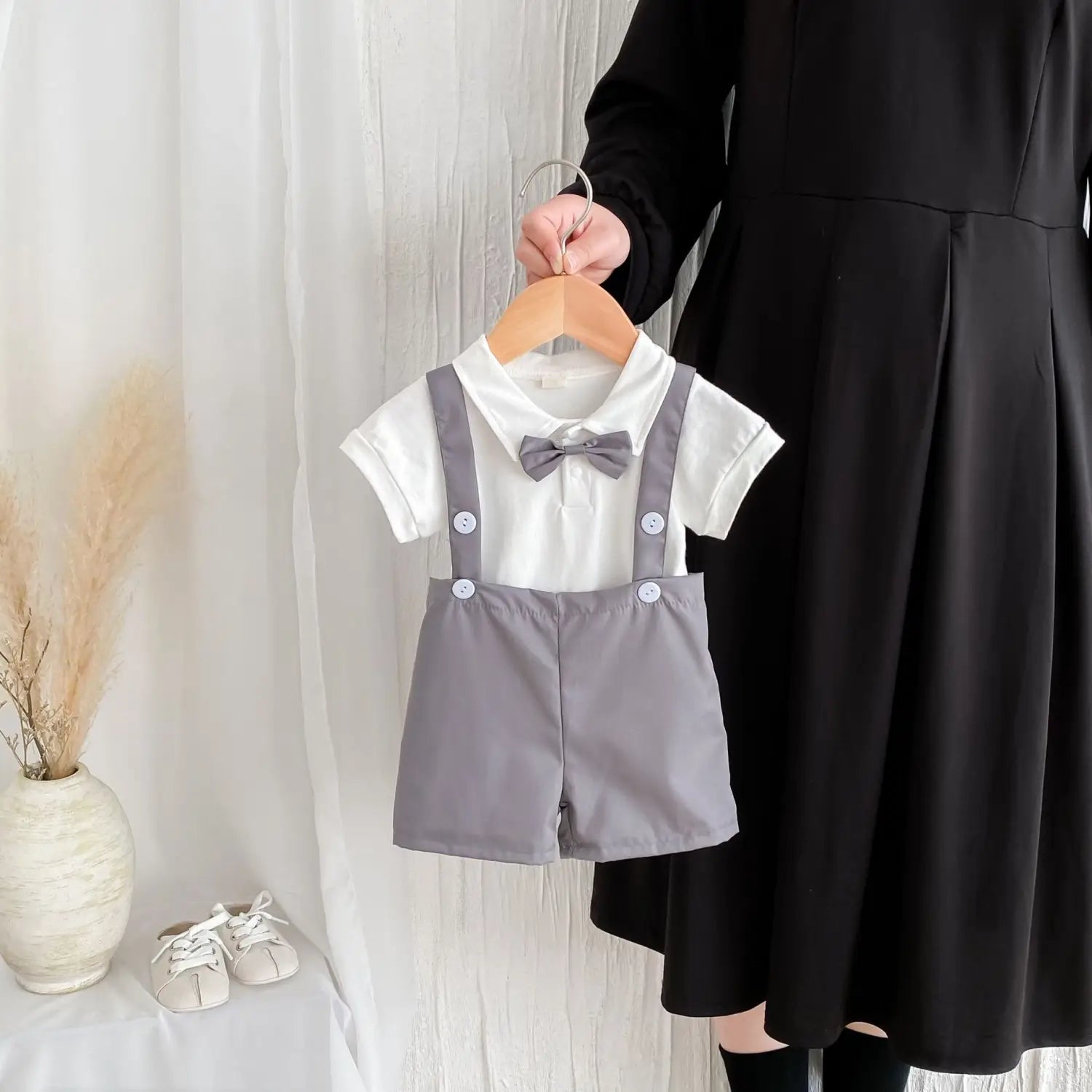 Summer baby hoodie tie suspender shorts two-piece set for gentlemen’s one month and one year old dress suspender pants