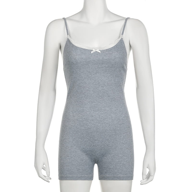 Versatile Fitted Jumpsuit: Casual Style with a Touch of Lace