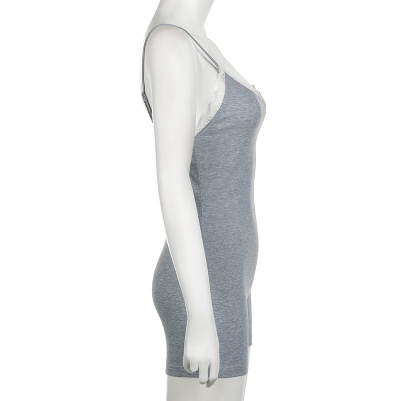 Versatile Fitted Jumpsuit: Casual Style with a Touch of Lace