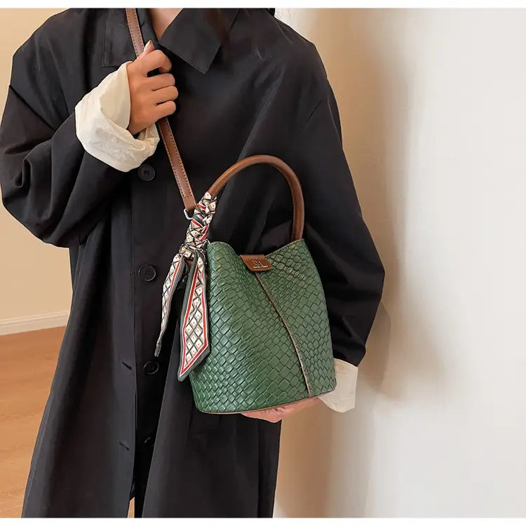 Handbag shoulder bag woven bucket bag