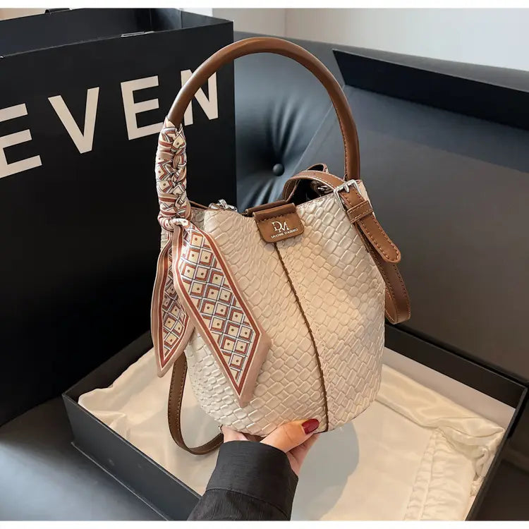 Handbag shoulder bag woven bucket bag