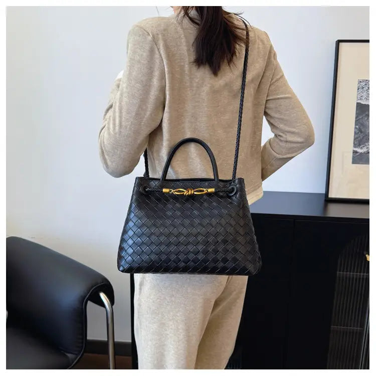Metal rope buckle woven shoulder bag fashionable versatile retro commuter bag for women.