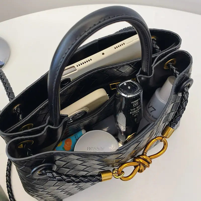 Metal rope buckle woven shoulder bag fashionable versatile retro commuter bag for women.