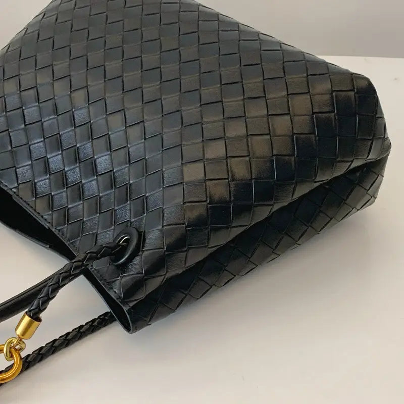 Metal rope buckle woven shoulder bag fashionable versatile retro commuter bag for women.