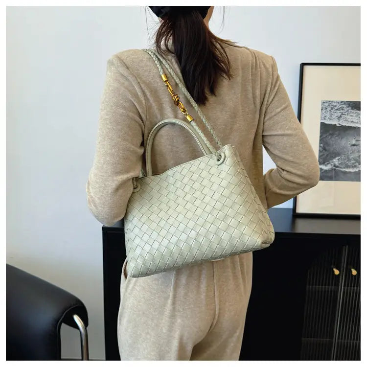Metal rope buckle woven shoulder bag fashionable versatile retro commuter bag for women.