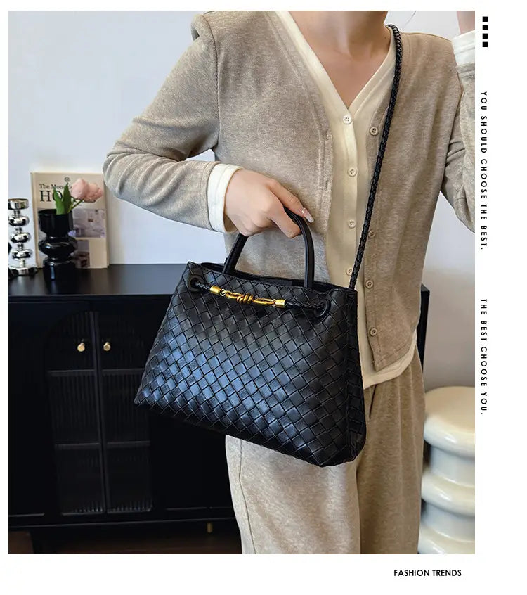 Metal rope buckle woven shoulder bag fashionable versatile retro commuter bag for women.