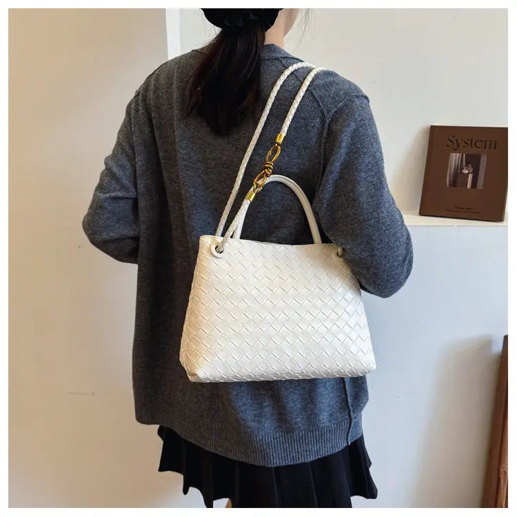 Metal rope buckle woven shoulder bag fashionable versatile retro commuter bag for women.