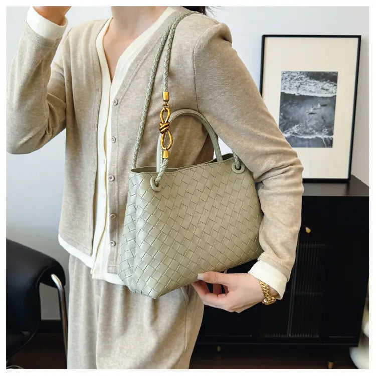 Metal rope buckle woven shoulder bag fashionable versatile retro commuter bag for women.