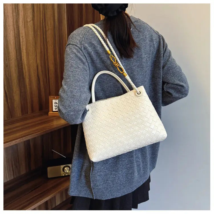 Metal rope buckle woven shoulder bag fashionable versatile retro commuter bag for women.