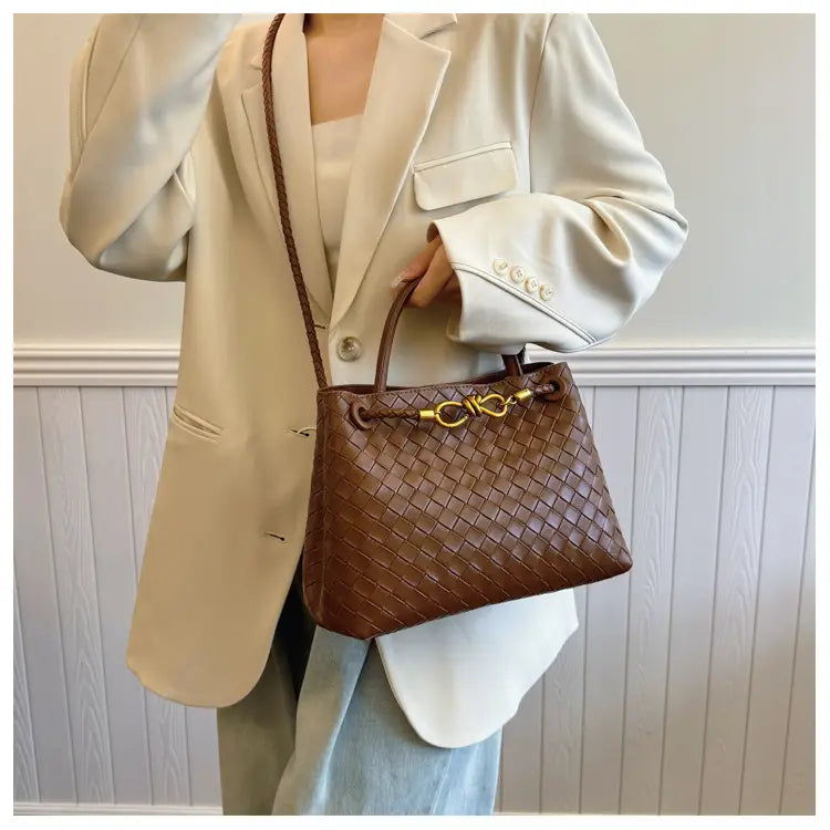 Metal rope buckle woven shoulder bag fashionable versatile retro commuter bag for women.