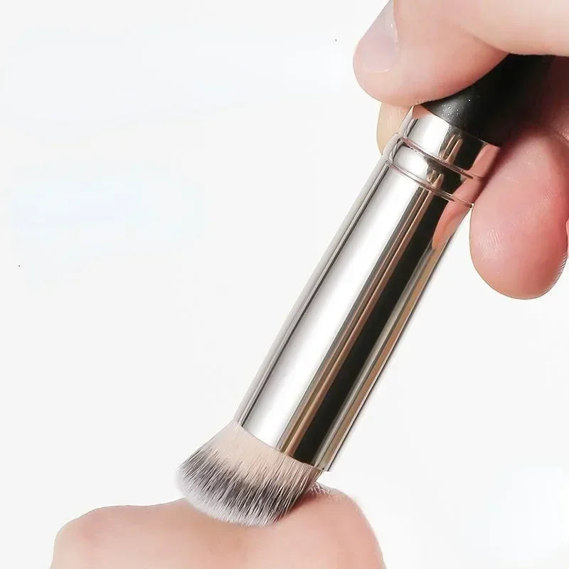 Professional Contour & Blusher Brush for Perfect Coverage