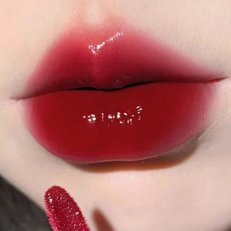 Light Glass-Like Lip Lacquer - Smudge-Proof & Skin-Brightening
