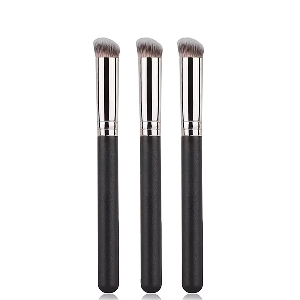 Professional Contour & Blusher Brush for Perfect Coverage