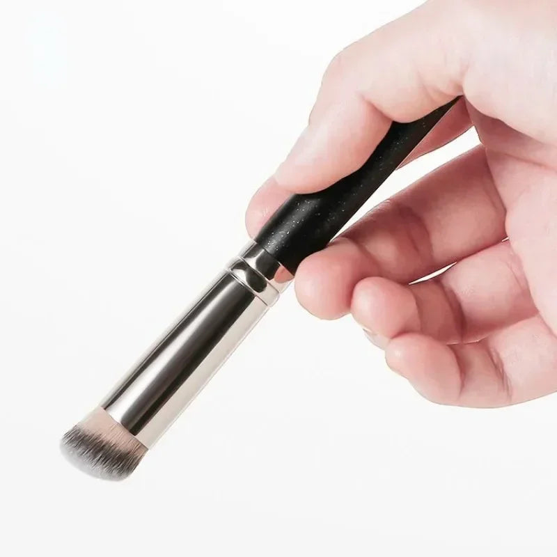 Professional Contour & Blusher Brush for Perfect Coverage