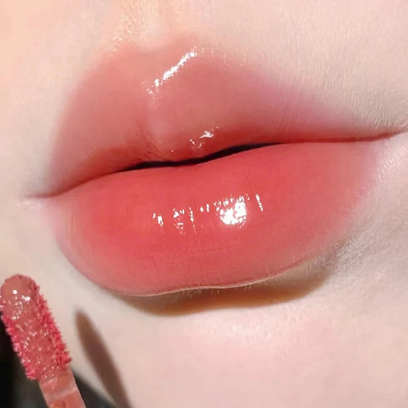 Light Glass-Like Lip Lacquer - Smudge-Proof & Skin-Brightening