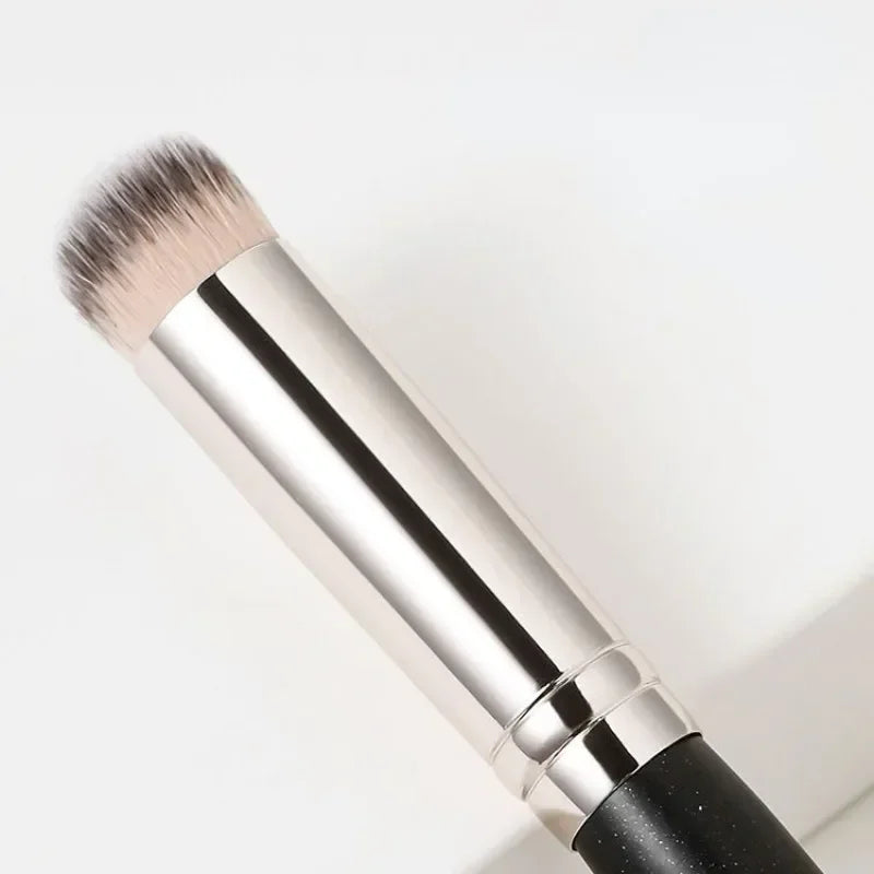Professional Contour & Blusher Brush for Perfect Coverage