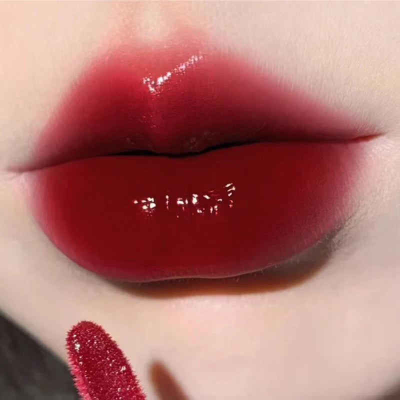 Light Glass-Like Lip Lacquer - Smudge-Proof & Skin-Brightening