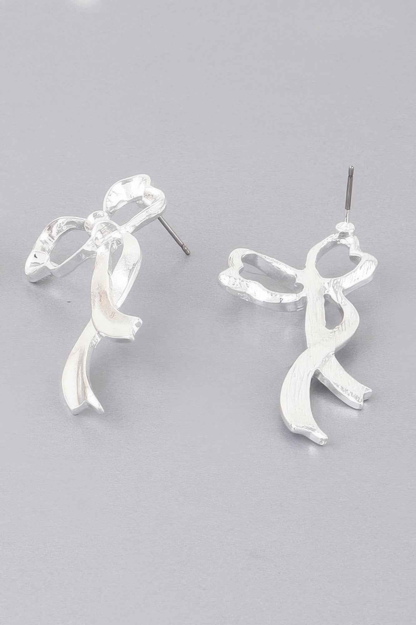 Shiny Cloud Ribbon Earrings
