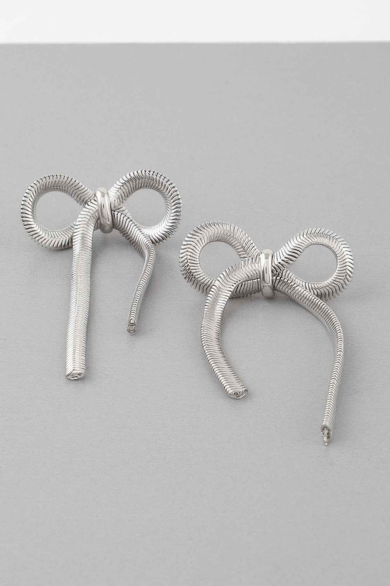 Snake Chain Ribbon Earrings