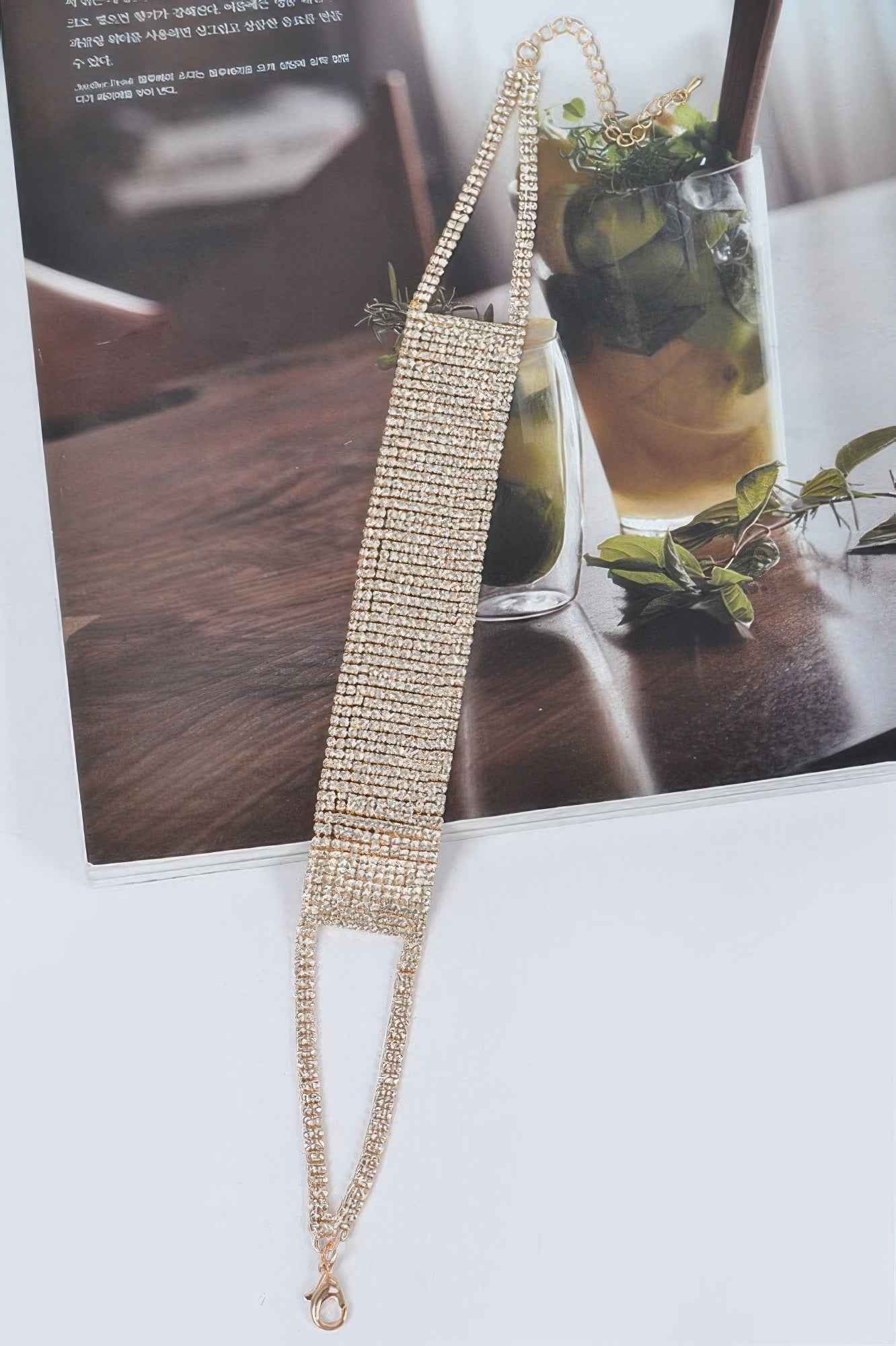Round Rhinestone Choker Necklace