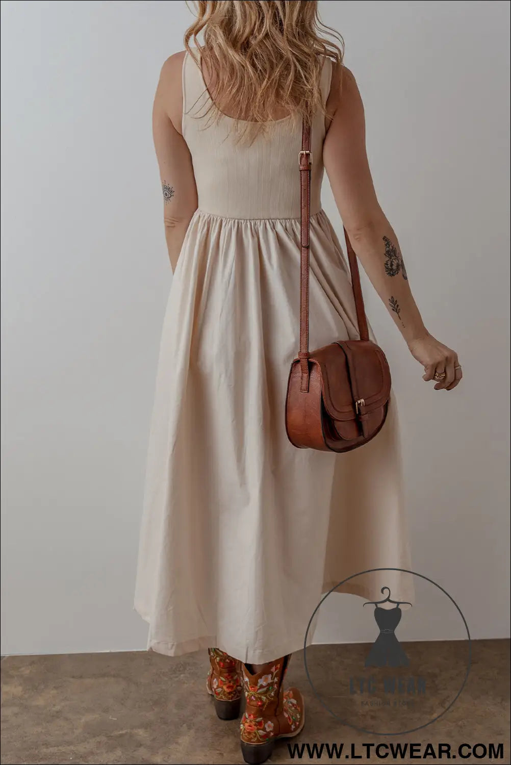 Beige scoop neck ribbed pleated sleeveless midi dress - 15%
