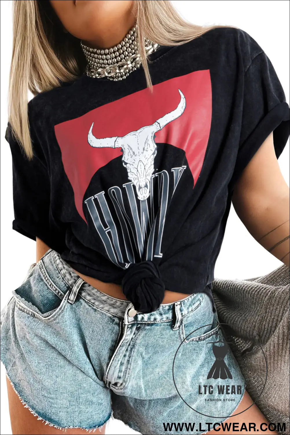 Black howdy steer head print side slits graphic t shirt - black / l / 100% cotton - tops & tees
