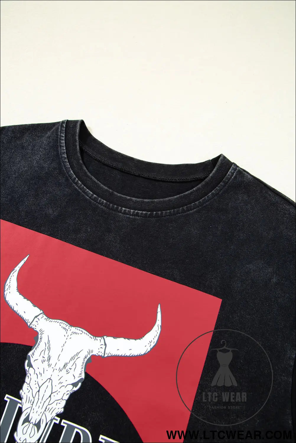 Black howdy steer head print side slits graphic t shirt - tops & tees