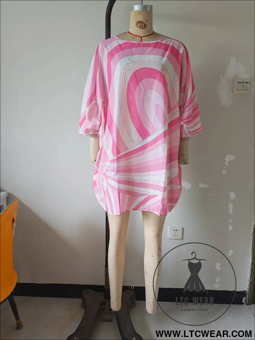 Casual geometric print loose dress with round neck and all-match design - pink / s