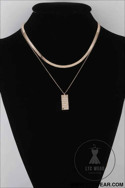 Checkered Jewel Pendant Necklace for Elegant Style and Versatile Fashion