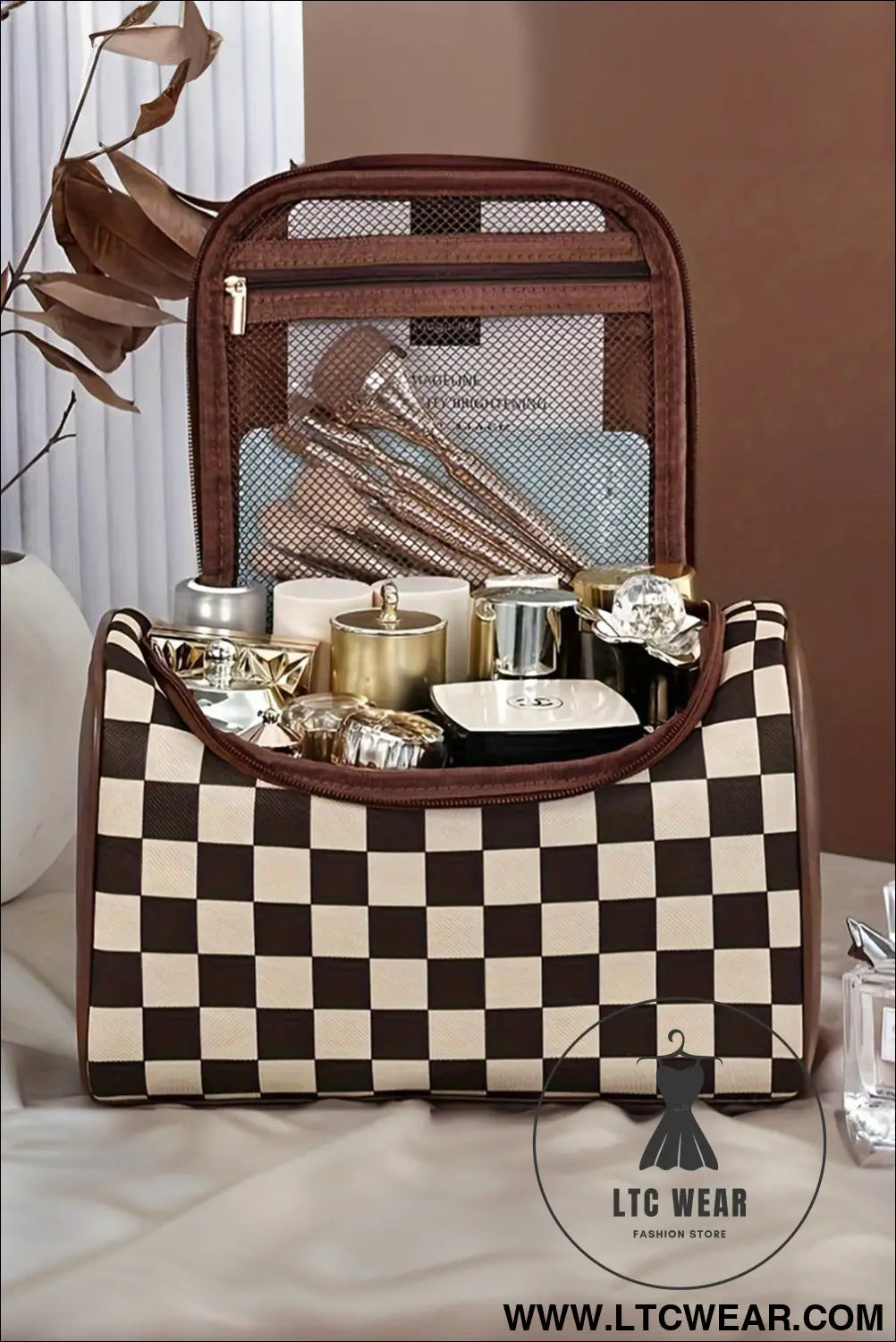 Checkered zipper large cosmetic bag with handle - black / one size / 95% pu + 5% alloy - makeup bags