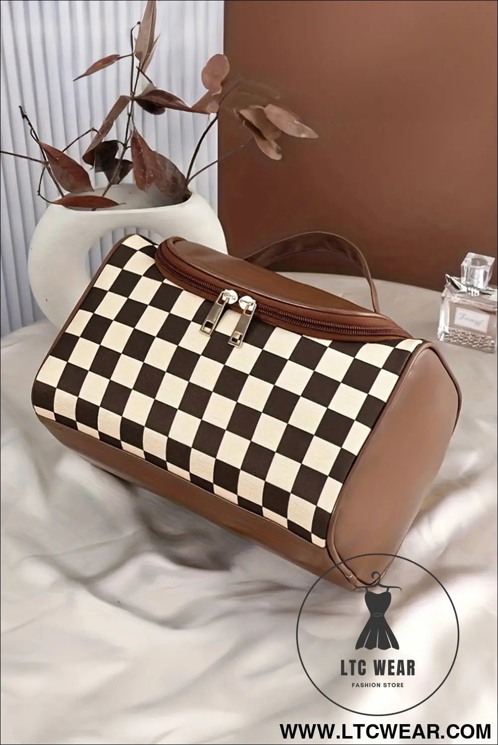 Checkered zipper large cosmetic bag with handle - black / one size / 95% pu + 5% alloy - makeup bags