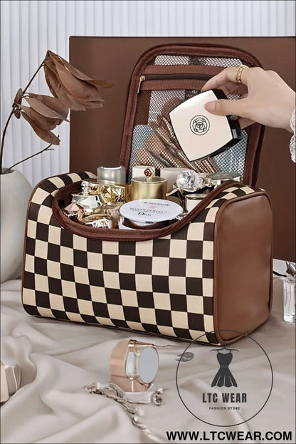 Checkered zipper large cosmetic bag with handle - black / one size / 95% pu + 5% alloy - makeup bags