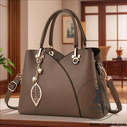 Chic Tote Elegant Fashionable Womens Handbag
